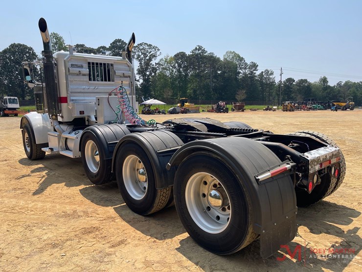 2008-peterbilt-367-image-5