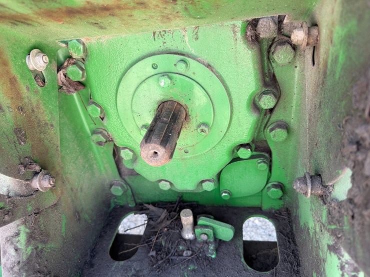 2011-john-deere-5065e-image-9