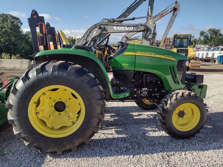 john-deere-4320-image-3