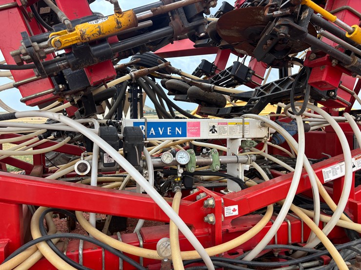 2011-bourgault-3310-75-image-10
