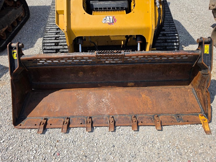 2020-caterpillar-299d3-image-3