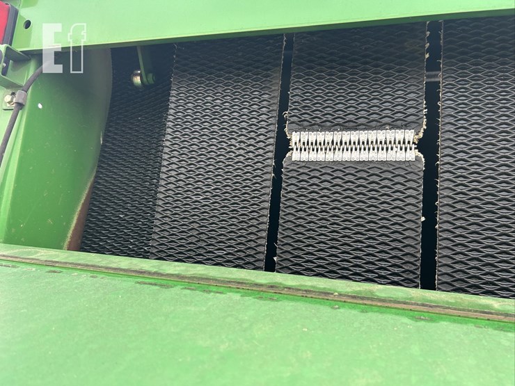 2010-john-deere-568-image-26