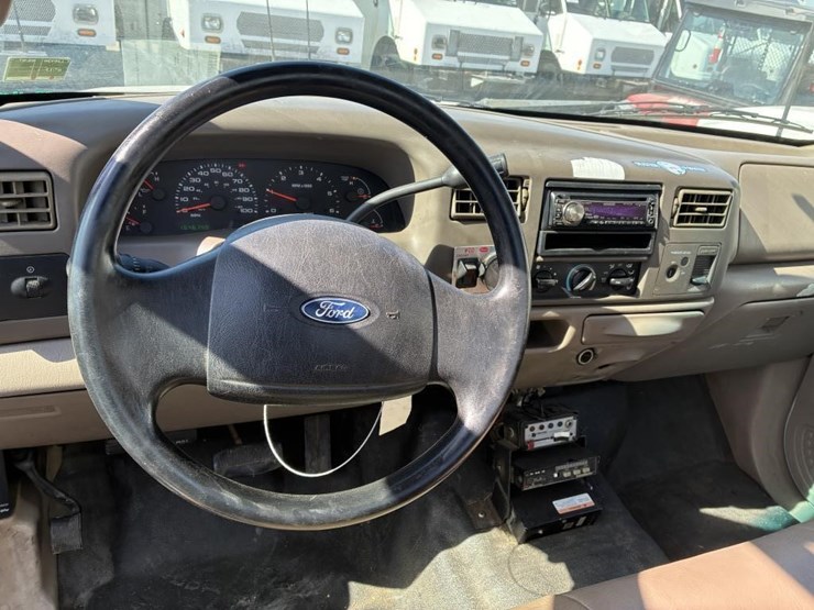 2003-ford-f550-image-19