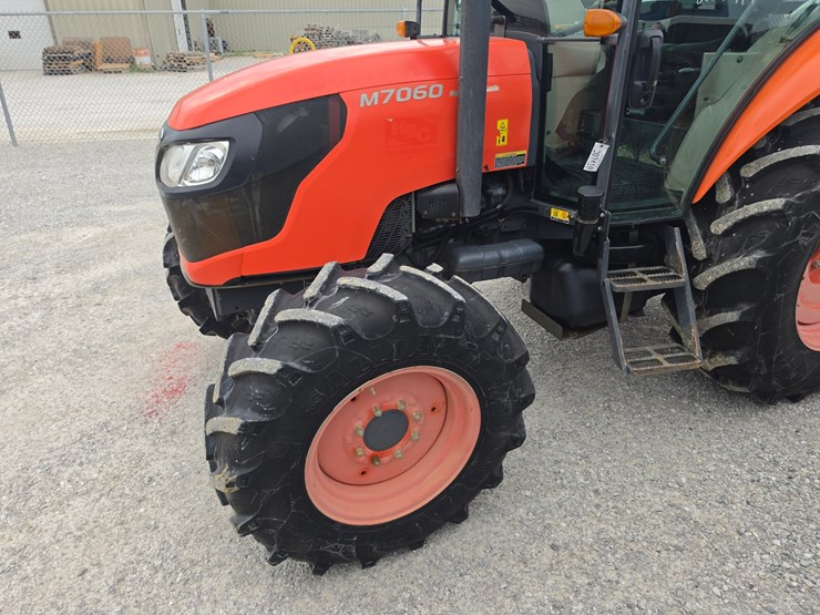2017-kubota-m7060-image-6