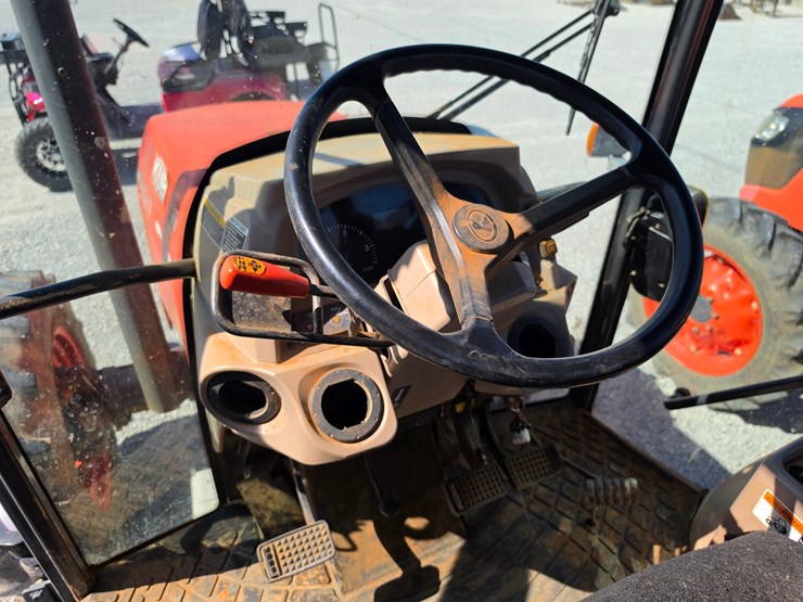 2014-kubota-m9960-image-17