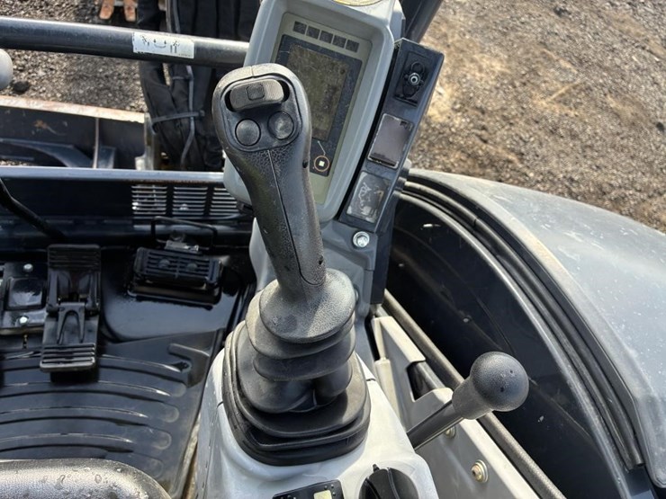 2023-deere-35g-image-24