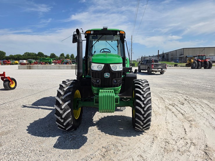 2014-john-deere-6140m-image-2