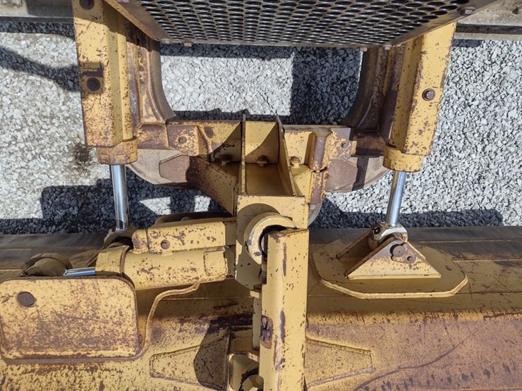 caterpillar-d4c-image-24