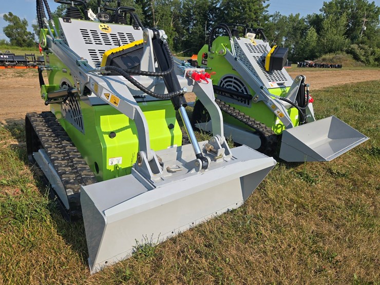 #8854-•-ats-t460-mini-skid-steer-23-hp-image-10