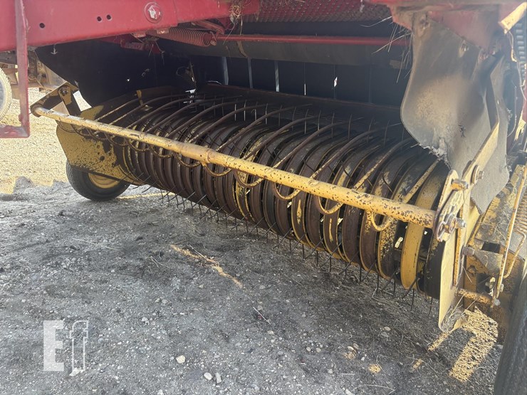 new-holland-660-image-13