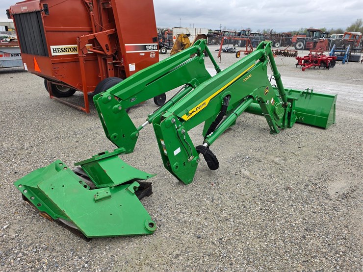2021-john-deere-700m-image-10