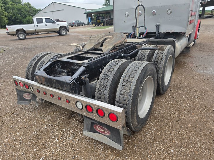 2006-peterbilt-379-image-39