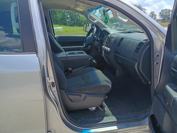 2010-toyota-tundra-image-31