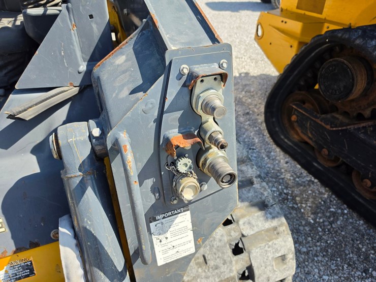 2023-deere-317g-image-6