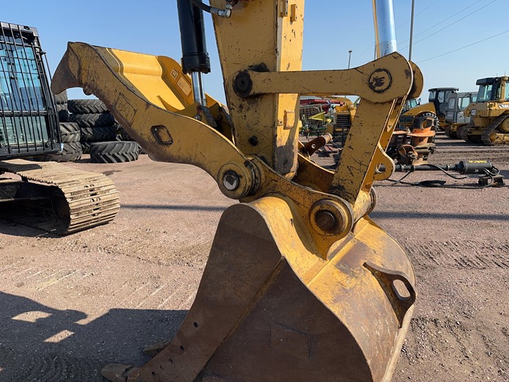 2015-caterpillar-326fl-image-8