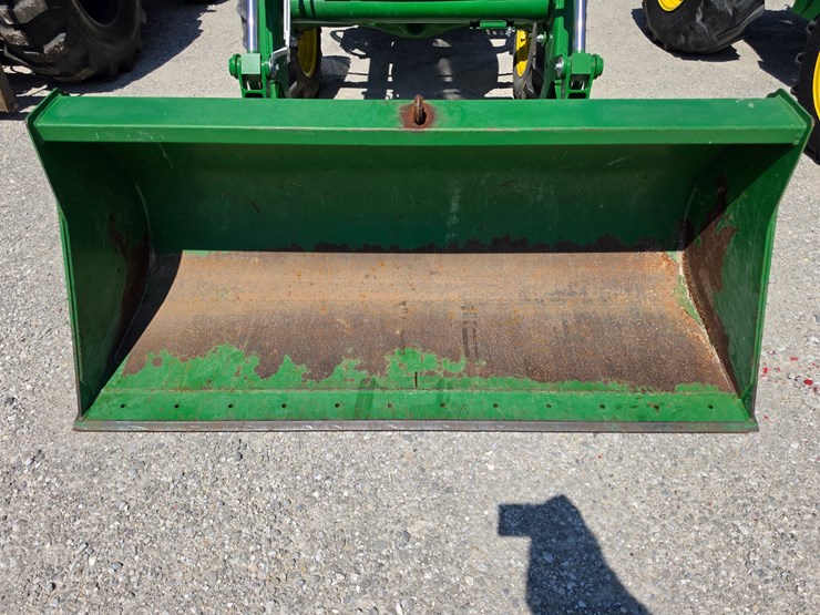 2022-john-deere-5045e-image-3