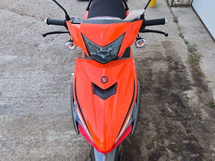 #8512-•-viper-150-moped-image-8