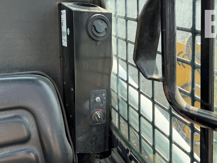 2016-bobcat-s70-image-18