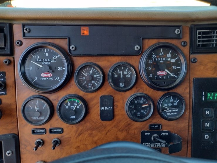 peterbilt-340-image-11