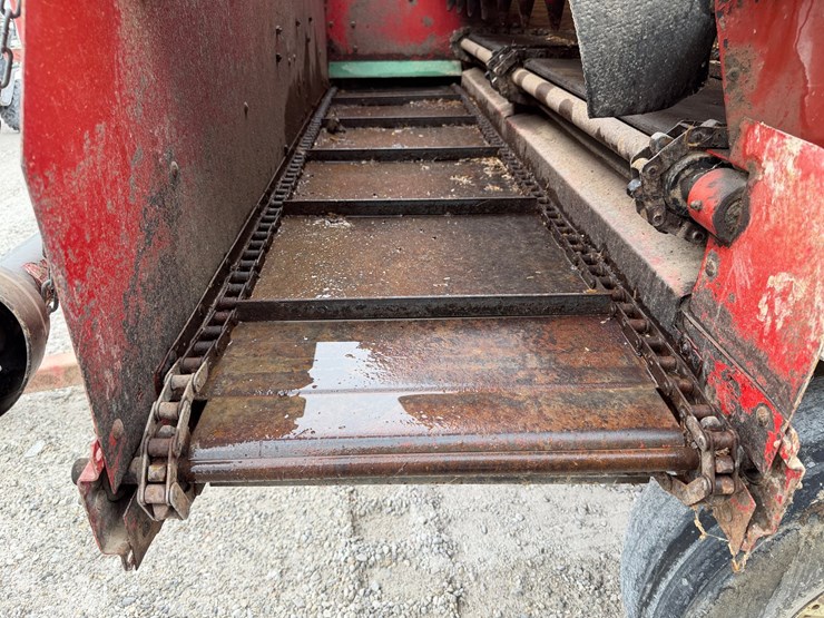 new-holland-816-image-9