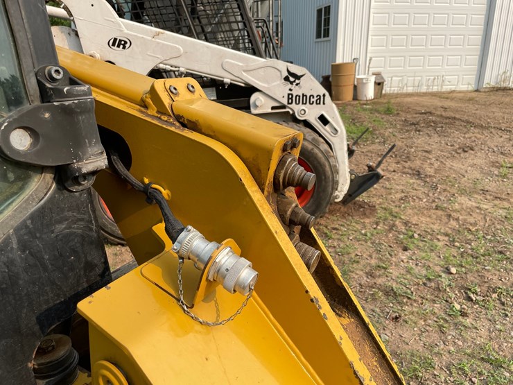 caterpillar-242d-image-15