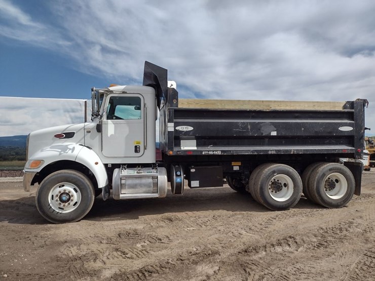 peterbilt-348-image-1