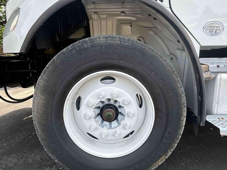 2019-freightliner-m2-106-image-57