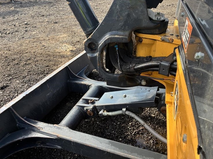 2023-deere-35g-image-16
