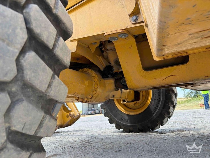 2020-deere-310l-image-42