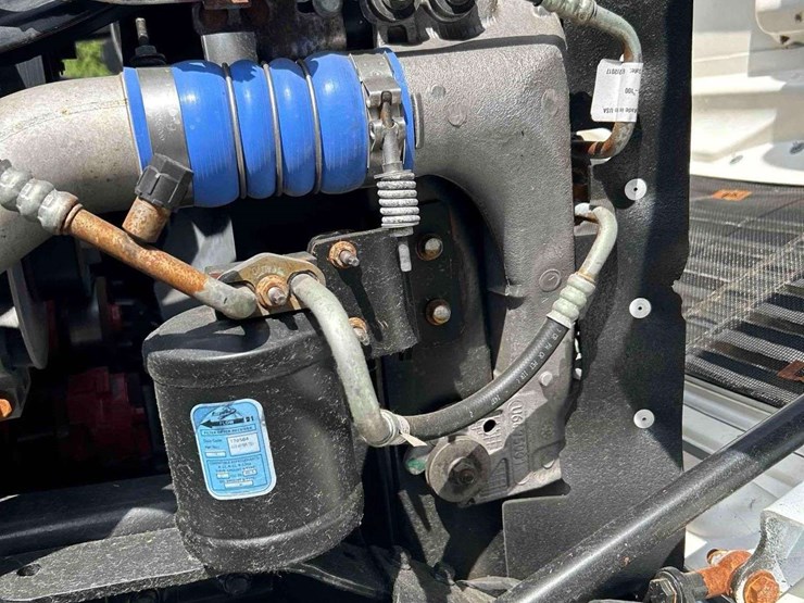 2018-freightliner-m2-106-image-63