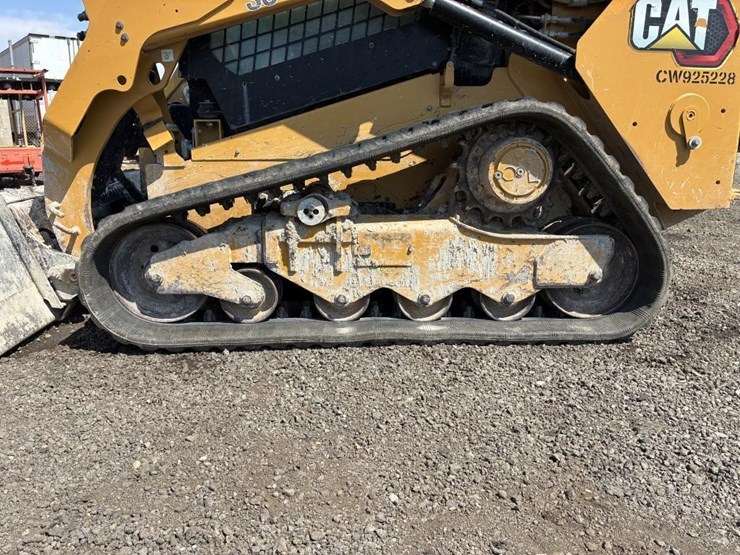2023-caterpillar-259d3-image-11