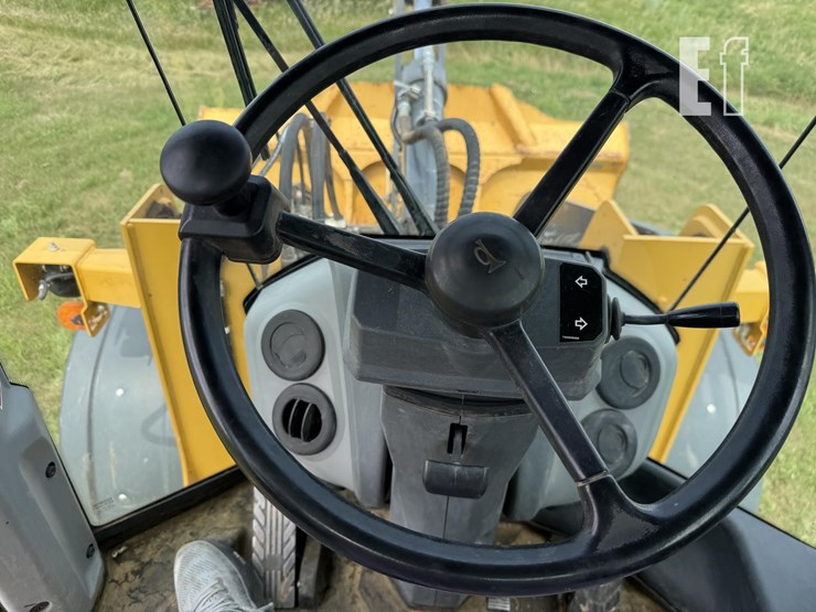 2019-deere-524l-image-49