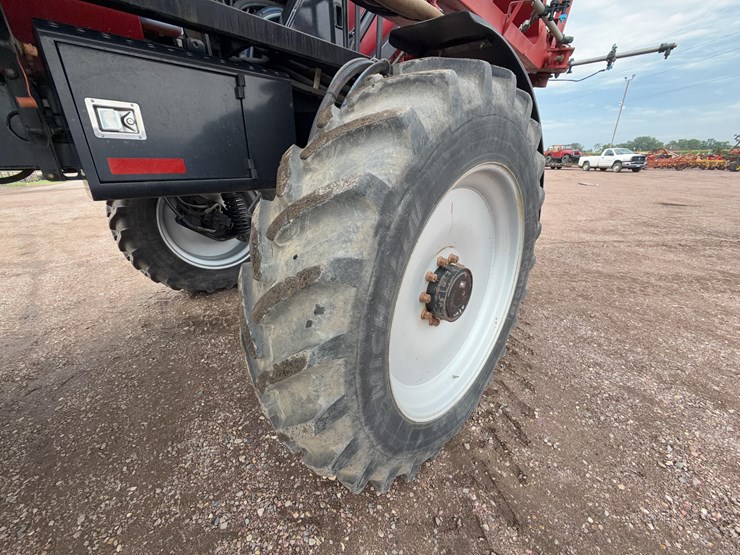 2009-case-ih-4420-self-propelled-sprayer-image-19