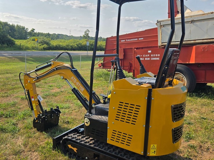 #8853-•-rt15r-z-mini-excavator-image-2
