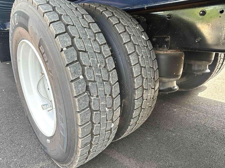 2018-freightliner-m2-106-image-74