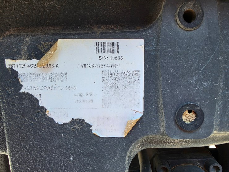 2020-kubota-m7-132-image-19