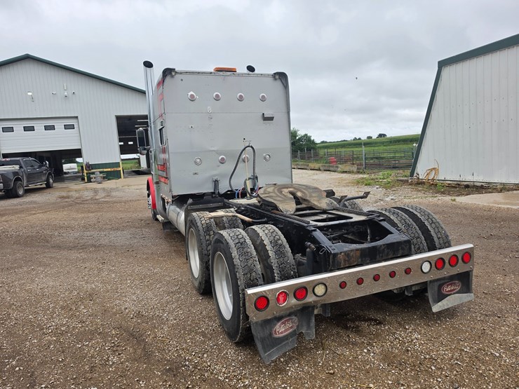 2006-peterbilt-379-image-11