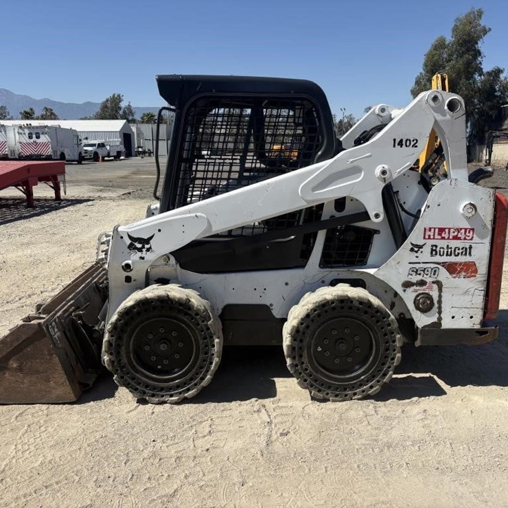 2017 BOBCAT S590