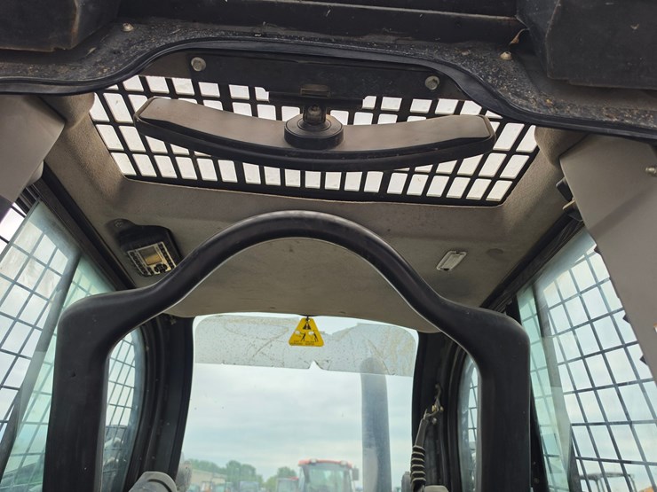 2022-new-holland-c232-image-8