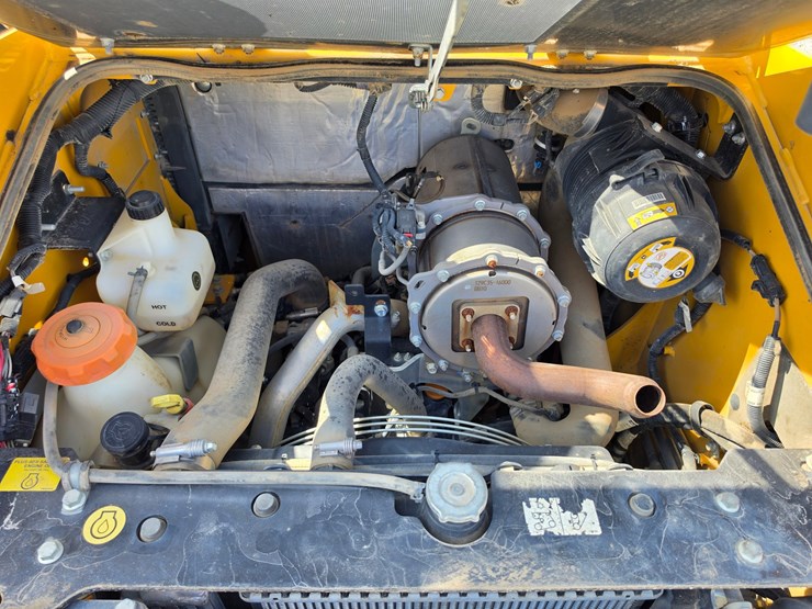 2023-deere-317g-image-19