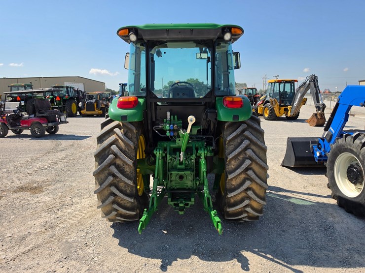 2020-john-deere-6105e-image-13