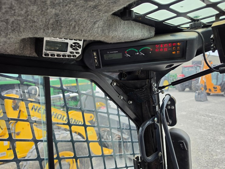 2014-deere-333e-image-10