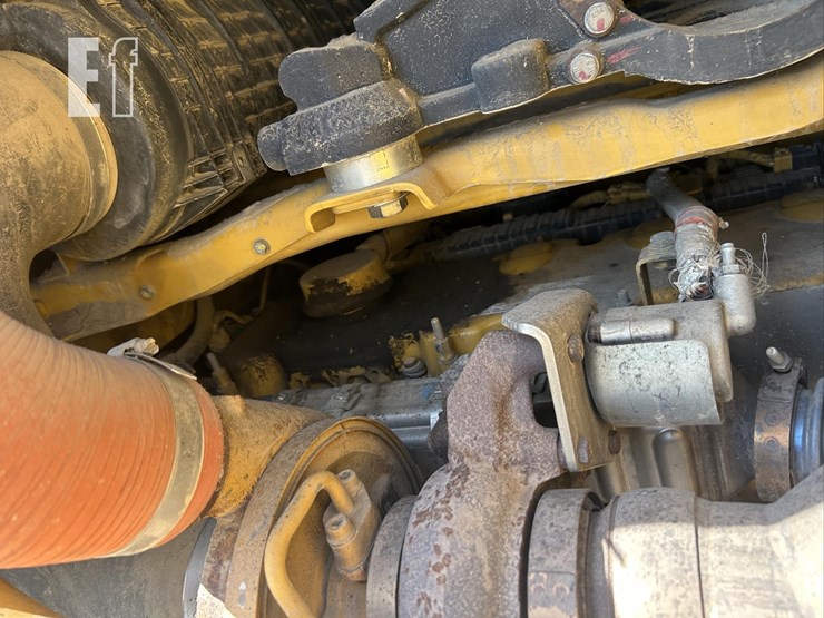2011-caterpillar-140m2-awd-image-46