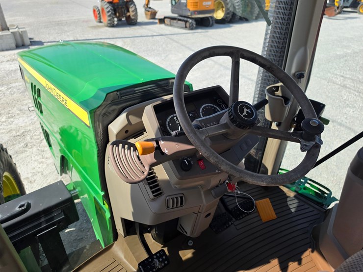 2014-john-deere-6140m-image-9