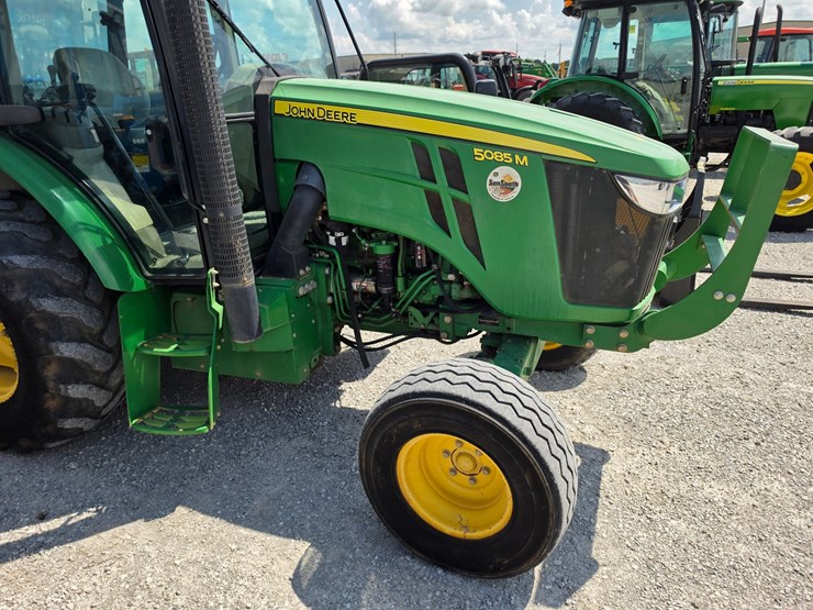 2016-john-deere-5085m-image-19