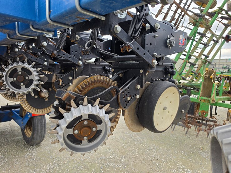 2013-kinze-3600-image-10