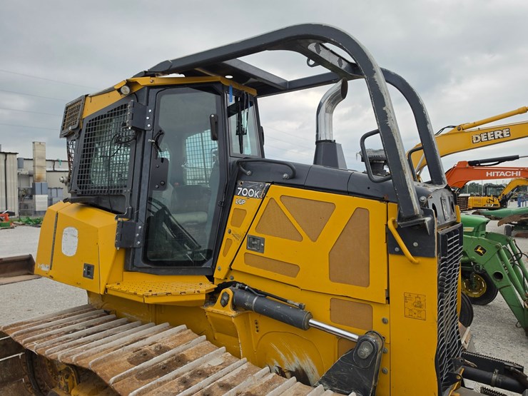 2019-deere-700k-lgp-image-25