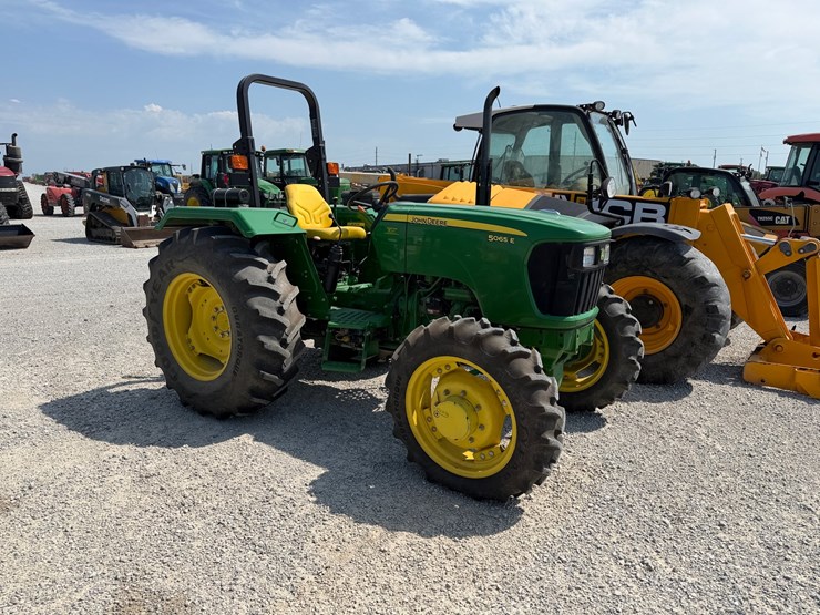 2011-john-deere-5065e-image-1