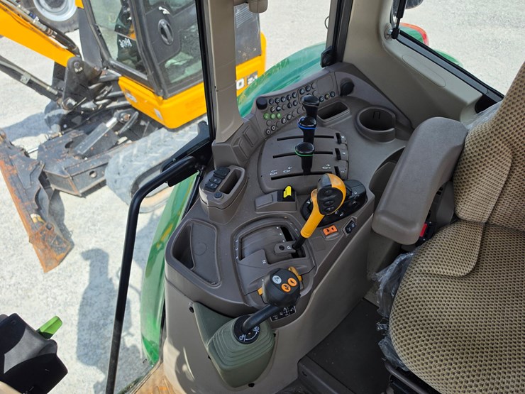 2022-john-deere-6120m-image-8