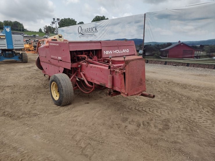 new-holland-320-image-25